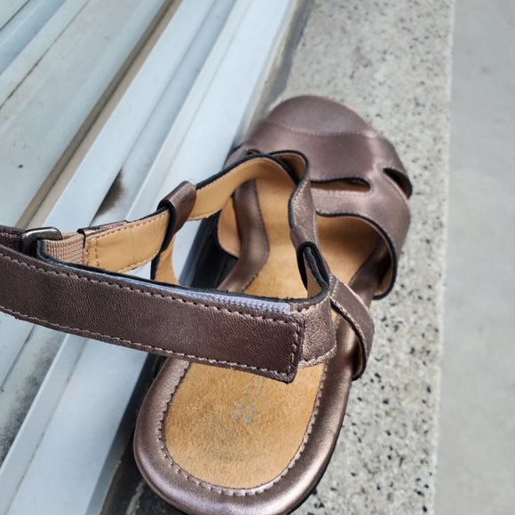 Naturalizer Bronze Sandals - Picture 3 of 6